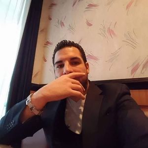 Meet your Posher, Dennis